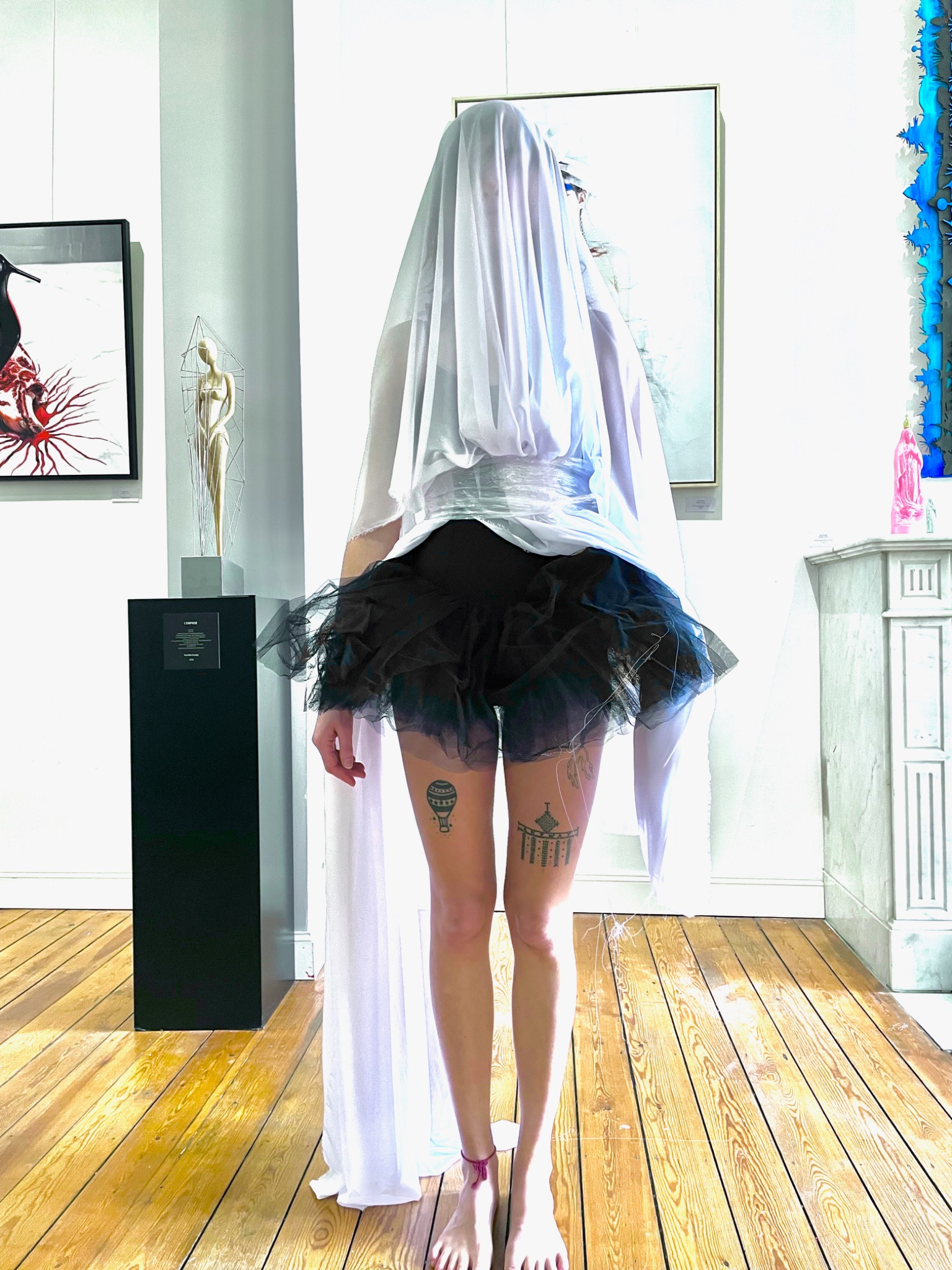 BLUE MADONNA performance in gallery