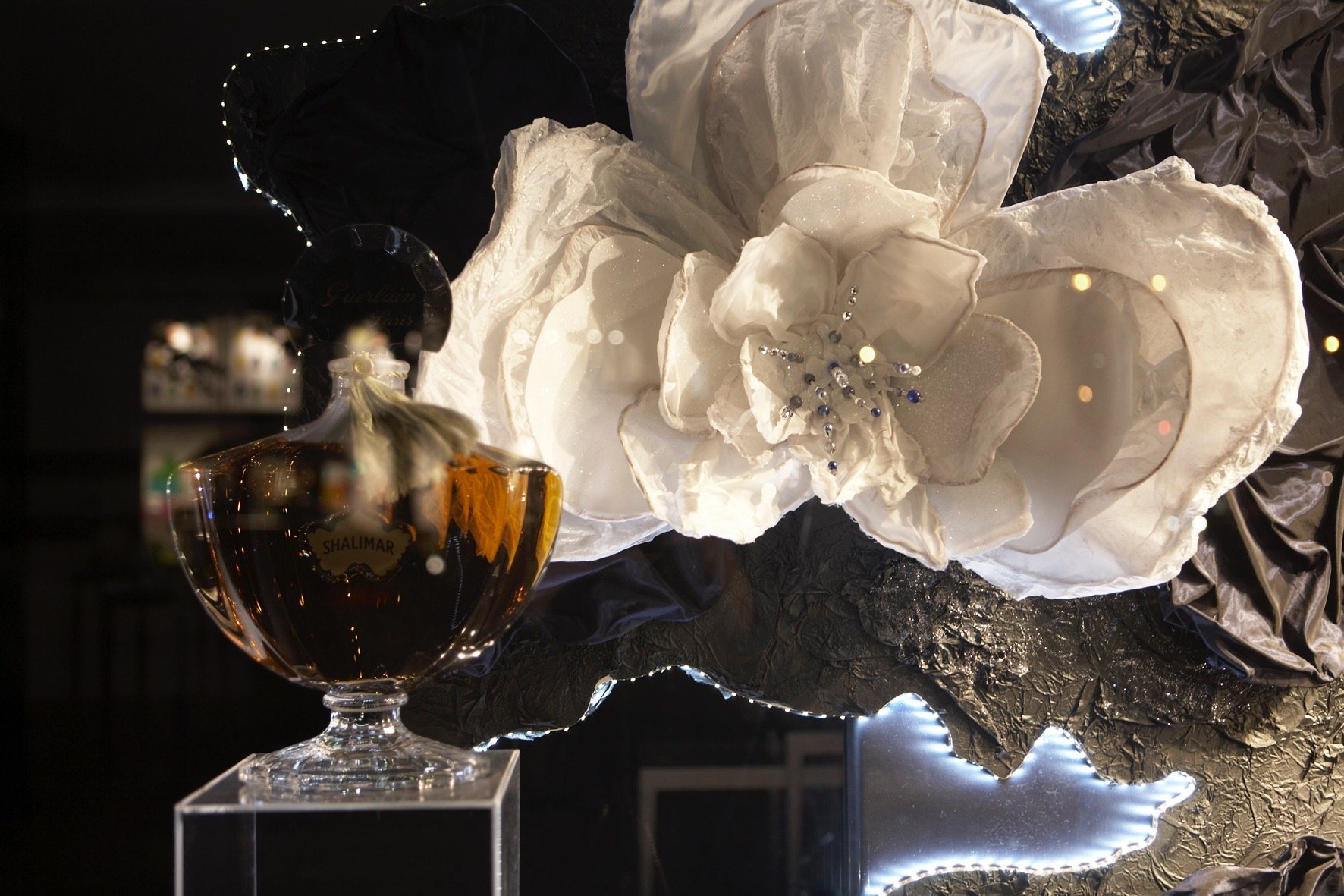 Guerlain Shalimar scenographic display