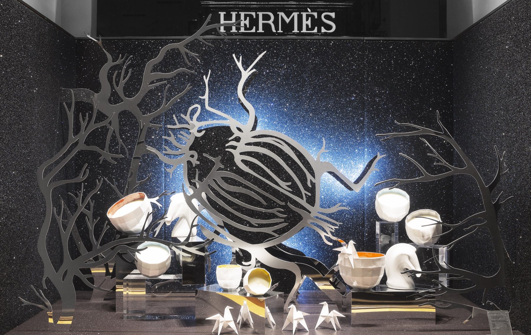 Hermès ceramic window scenography
