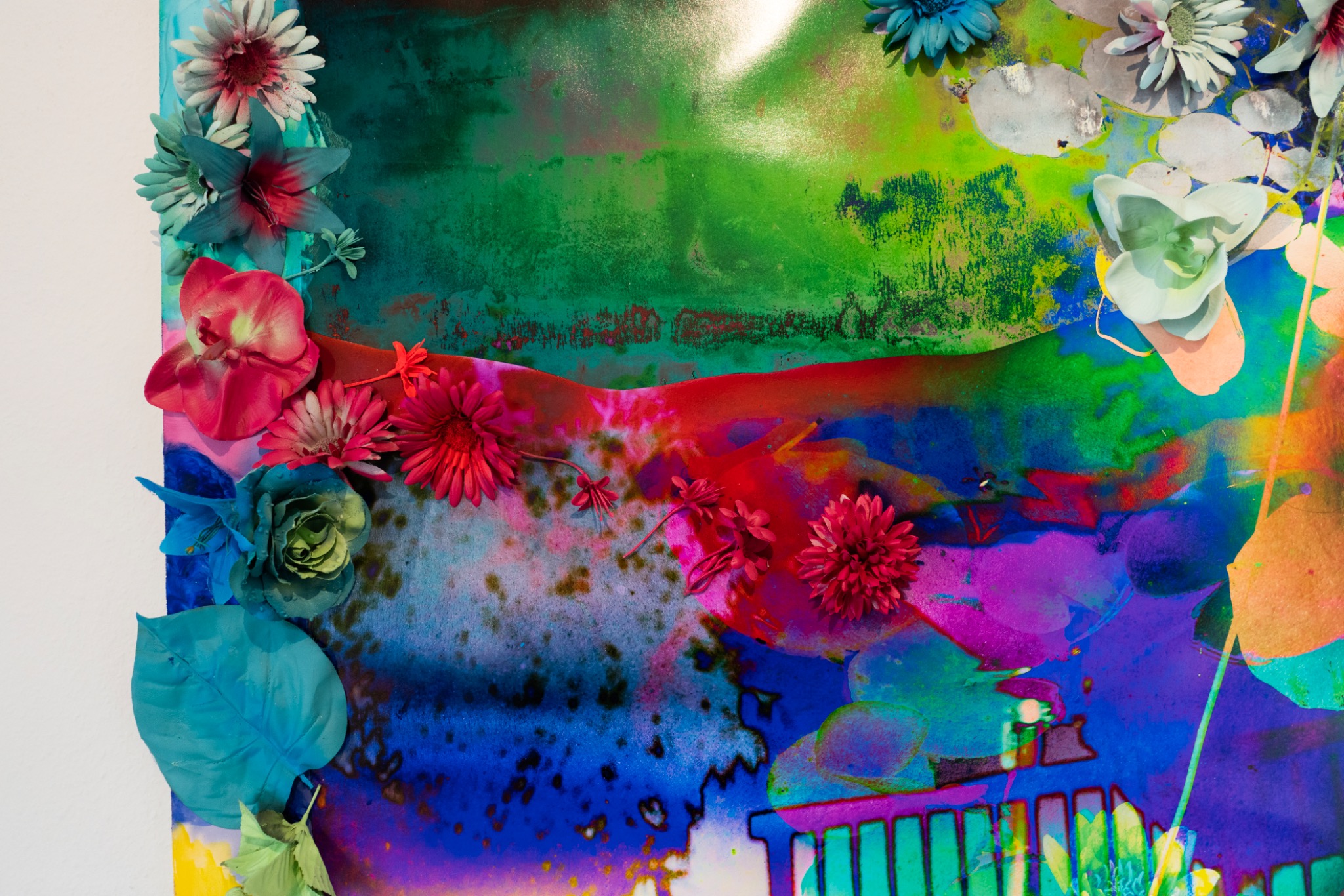 FLOWER BOMB painted and floral detail