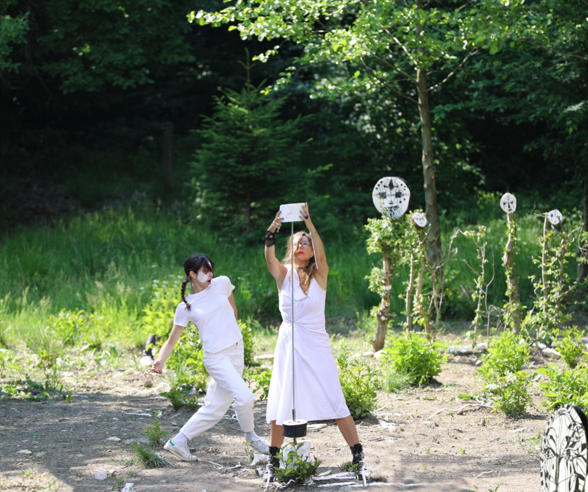 Performance action among the forest faces