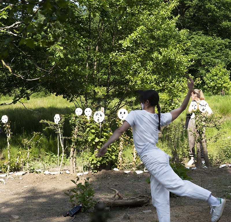 Performance within the NOUS SOMMES VOUS installation